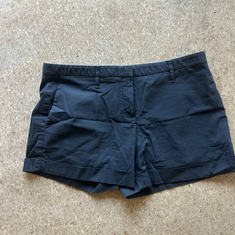 Theory Alem Black Cuffed Flat Front Shorts Women Size 8 Chino Minimalist